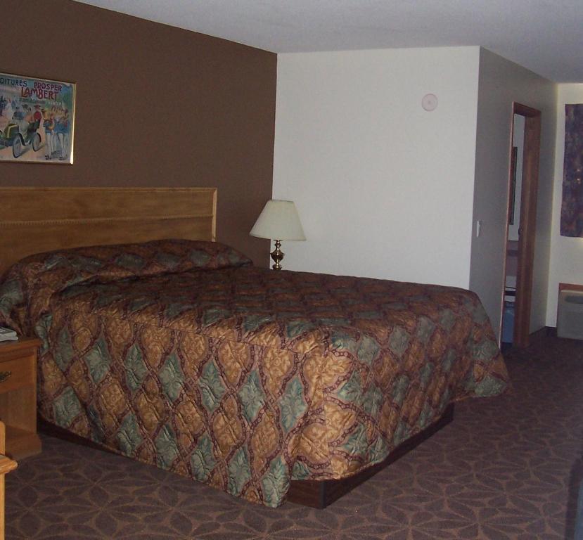 Model A Inn Кранбрук Экстерьер фото